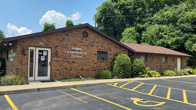 a picture of the clinic from the parking lot
